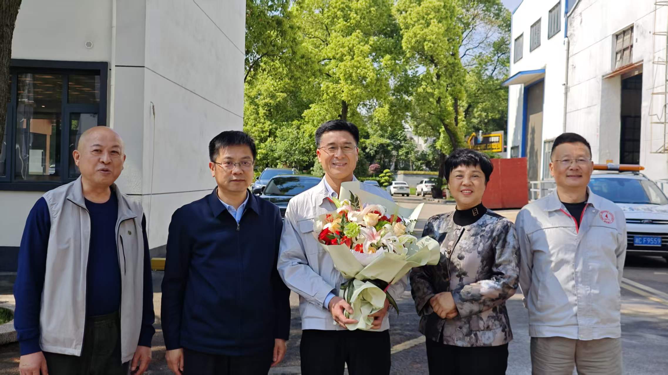 雨湖区区委书记陈小平一行走访万搏网-万搏（中国）
公司